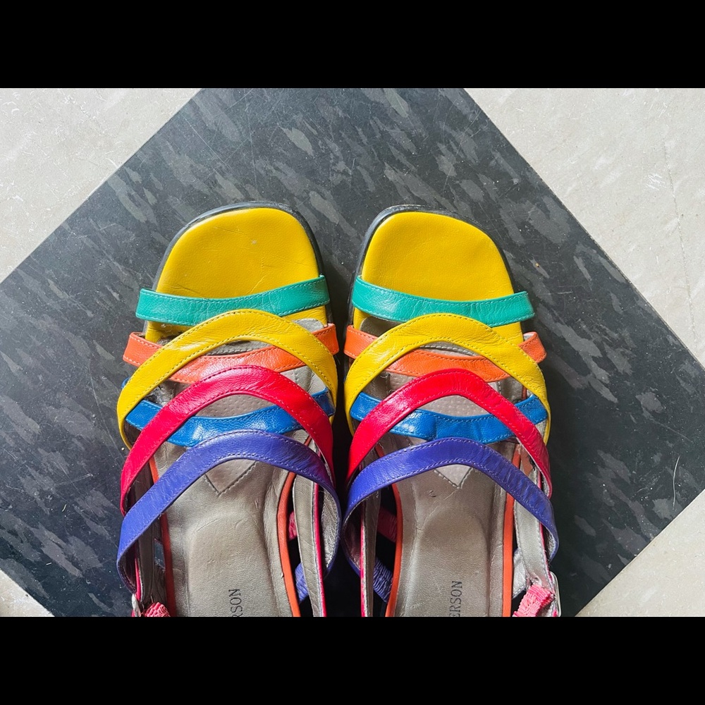 Vintage rainbow sandals!🌈🌈🌈